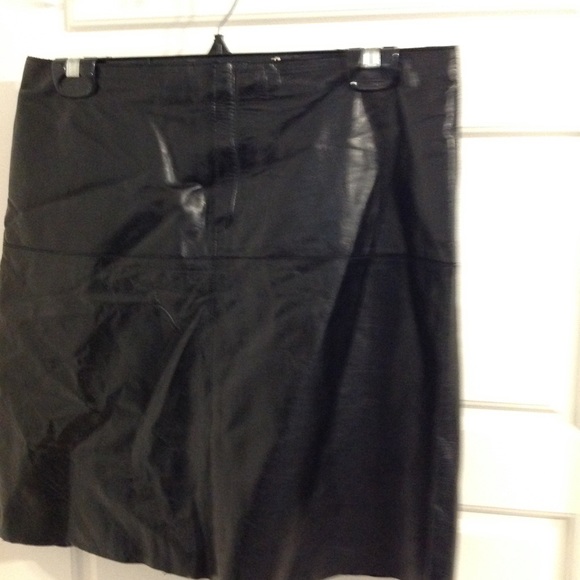 2/$40 GENUINE LEATHER-BANANA REPUBLIC 8 - Picture 4 of 9